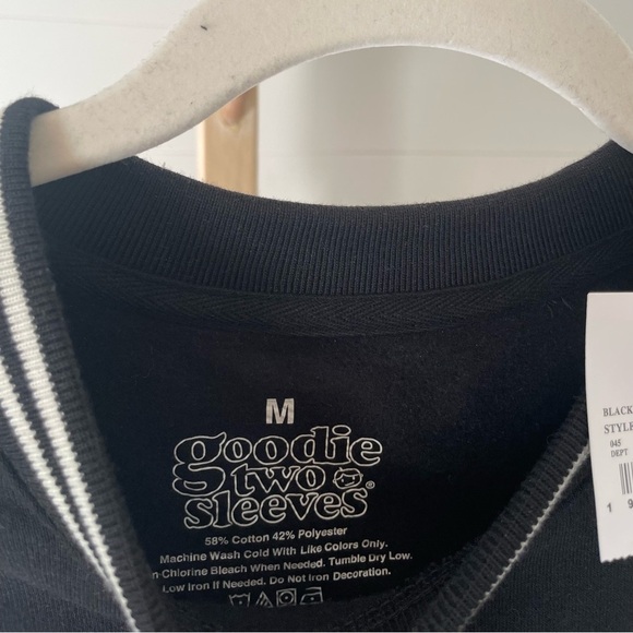 Goodie‎ Two Sleeves Brooklyn Sweatshirt Black Red M NWT - Picture 3 of 4